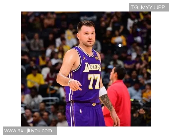 东契奇神勇表现三分球与突破上篮齐发力已砍下23分助球队争胜